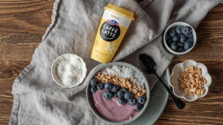 Vanilla Latte Smoothie Bowl-0069_Stage